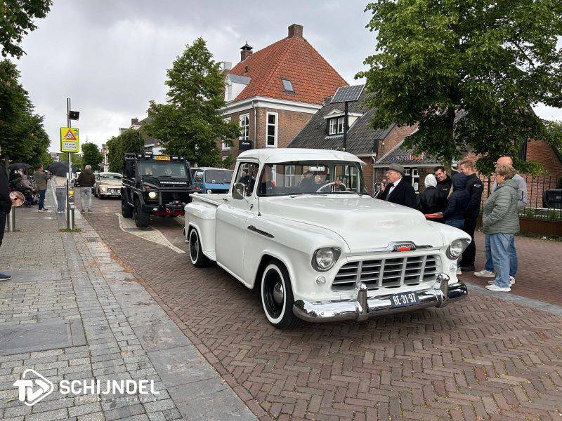 Hemelvaartrit dwars door centrum Schijndel (video)